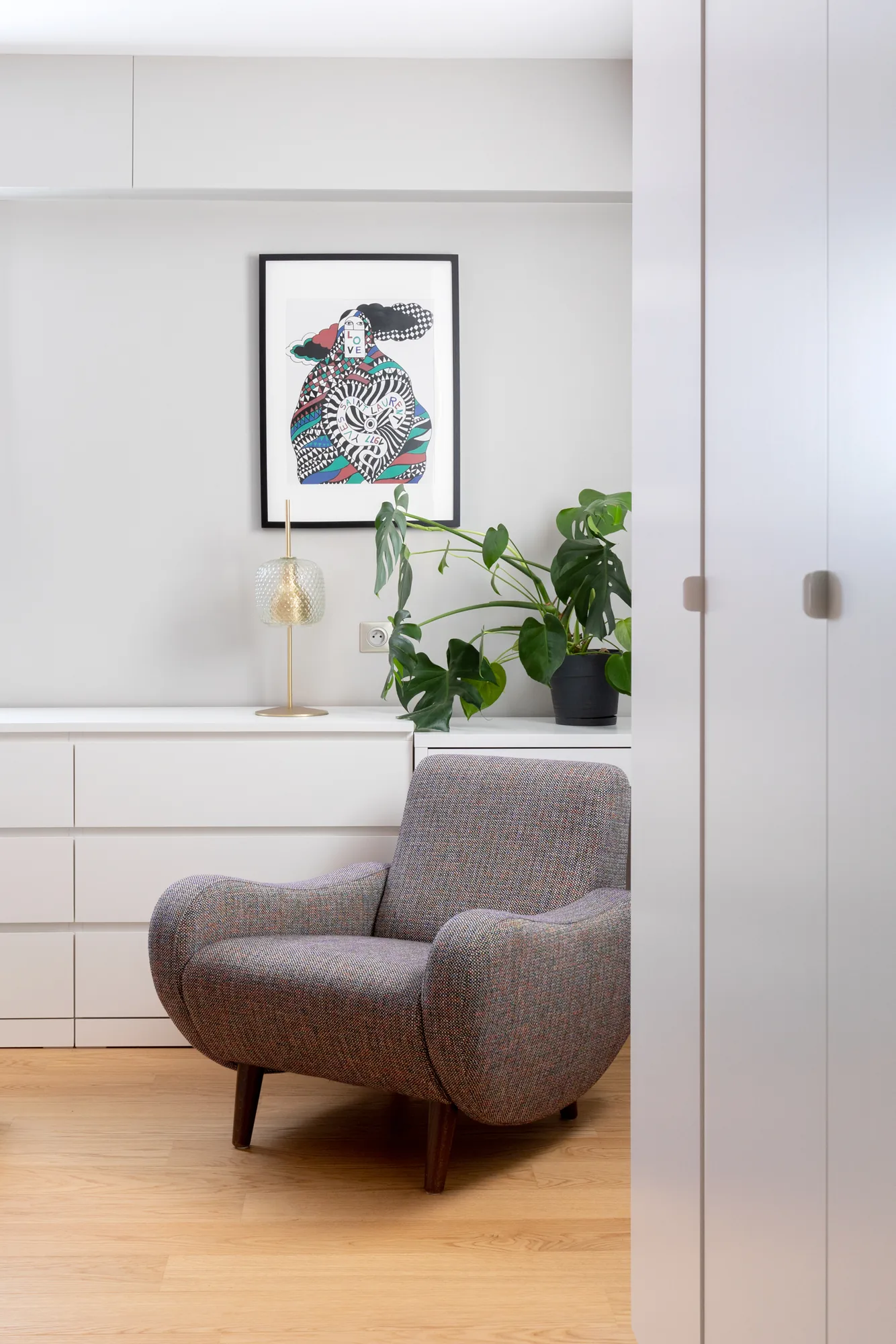 Appartement à Vanves, menuiseries courbes, palette blanc cassé et caramel